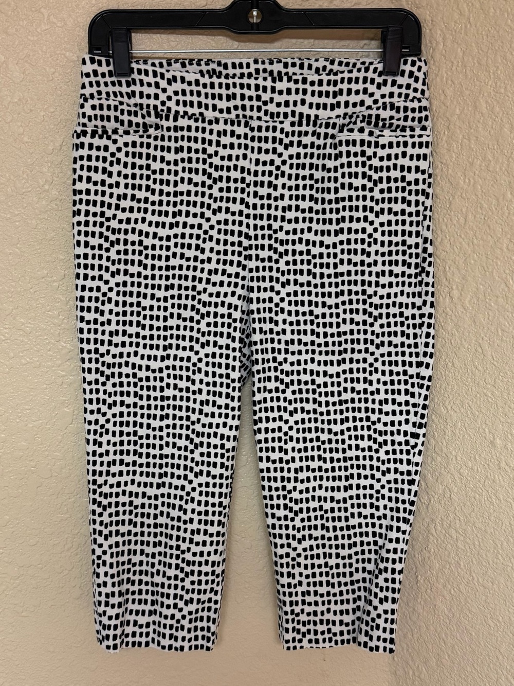 4/$20 Chico's Black and White Printed Capris
